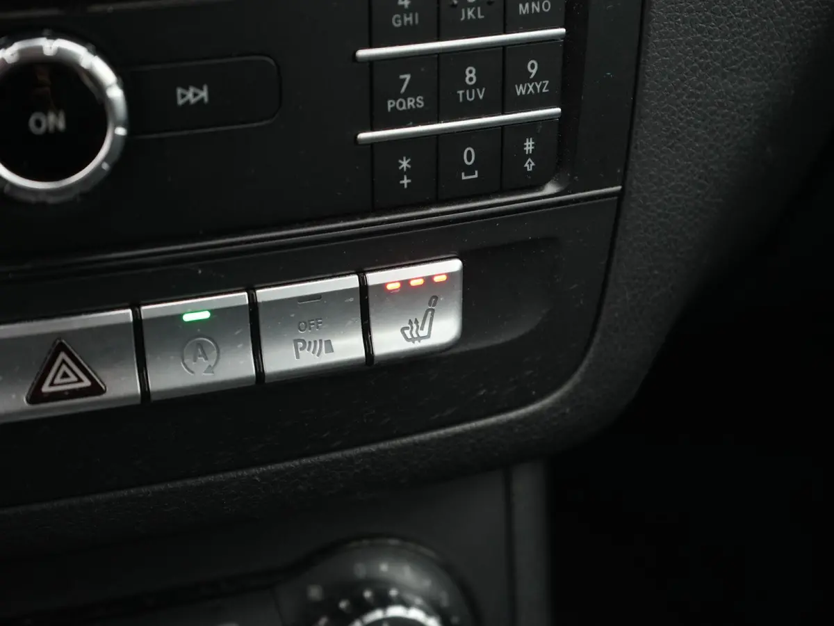 180 AMG Night Edition Plus AUTOMAAT | PANORAMADAK | TREKHAAK | AMG-PAKKET | NAVIGATIE | CAMERA | STOELVERWARMING | AIRCO | CRUISE | 12 MAANDEN BOVAG GARANTIE |
