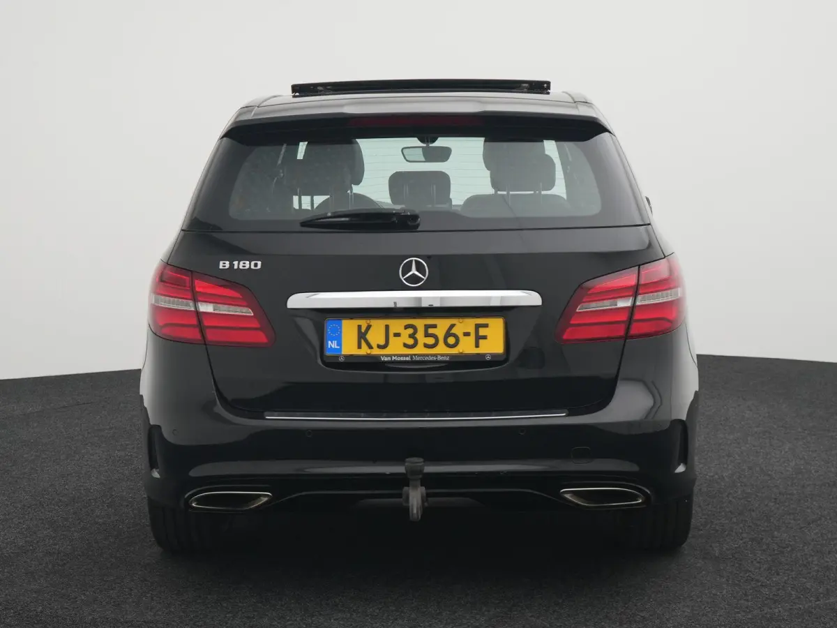 180 AMG Night Edition Plus AUTOMAAT | PANORAMADAK | TREKHAAK | AMG-PAKKET | NAVIGATIE | CAMERA | STOELVERWARMING | AIRCO | CRUISE | 12 MAANDEN BOVAG GARANTIE |