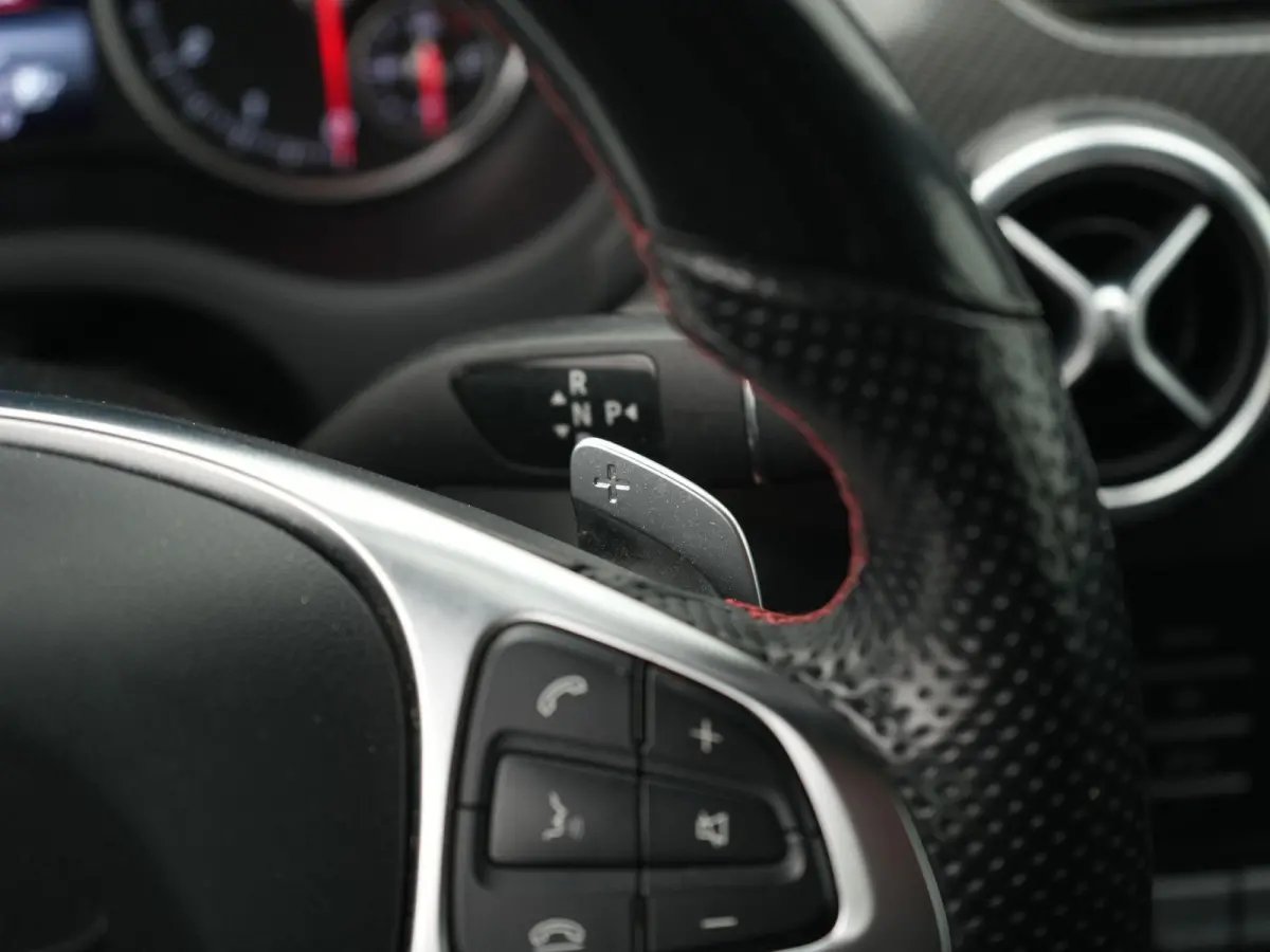 180 AMG Night Edition Plus AUTOMAAT | PANORAMADAK | TREKHAAK | AMG-PAKKET | NAVIGATIE | CAMERA | STOELVERWARMING | AIRCO | CRUISE | 12 MAANDEN BOVAG GARANTIE |