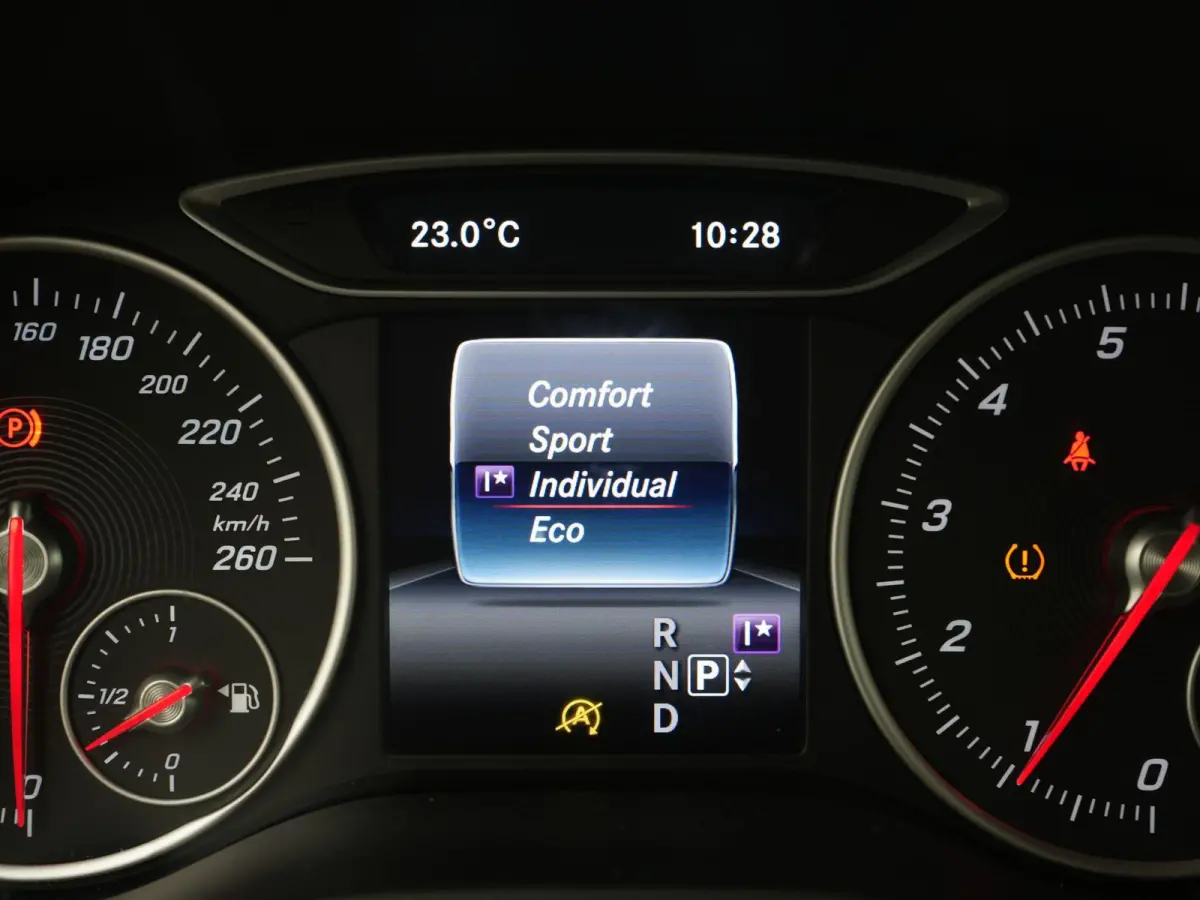 180 AMG Night Edition Plus AUTOMAAT | PANORAMADAK | TREKHAAK | AMG-PAKKET | NAVIGATIE | CAMERA | STOELVERWARMING | AIRCO | CRUISE | 12 MAANDEN BOVAG GARANTIE |