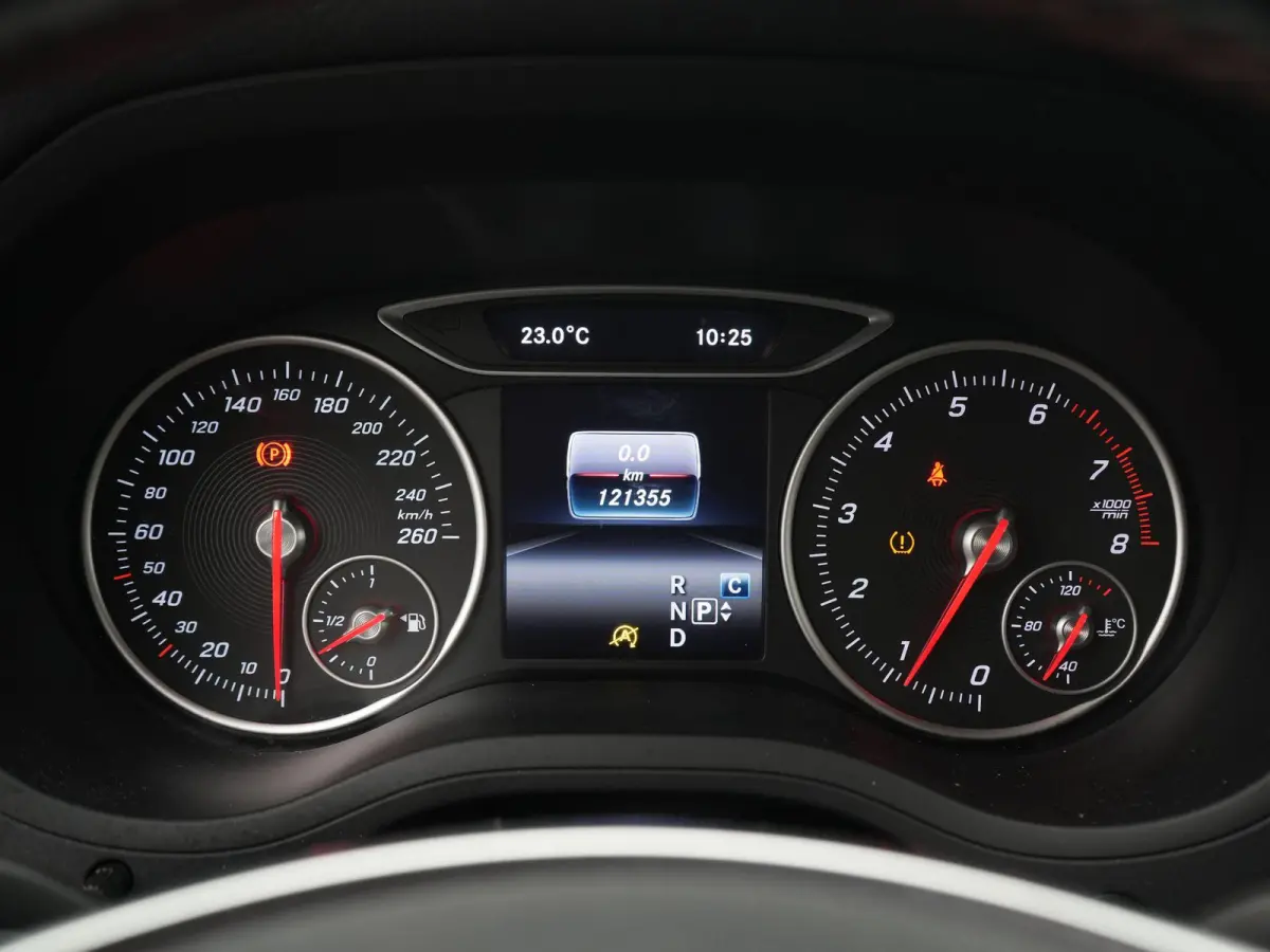 180 AMG Night Edition Plus AUTOMAAT | PANORAMADAK | TREKHAAK | AMG-PAKKET | NAVIGATIE | CAMERA | STOELVERWARMING | AIRCO | CRUISE | 12 MAANDEN BOVAG GARANTIE |