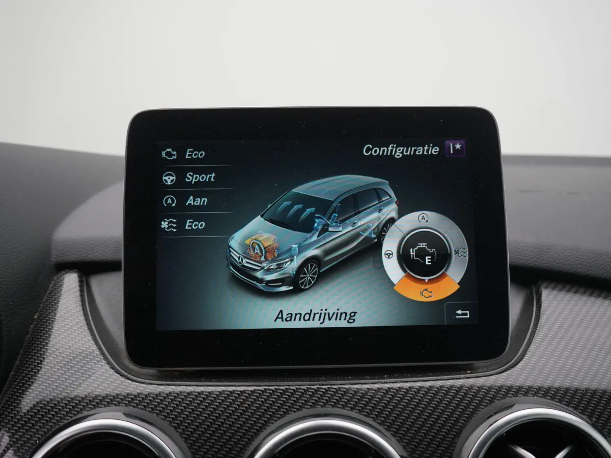 180 AMG Night Edition Plus AUTOMAAT | PANORAMADAK | TREKHAAK | AMG-PAKKET | NAVIGATIE | CAMERA | STOELVERWARMING | AIRCO | CRUISE | 12 MAANDEN BOVAG GARANTIE |
