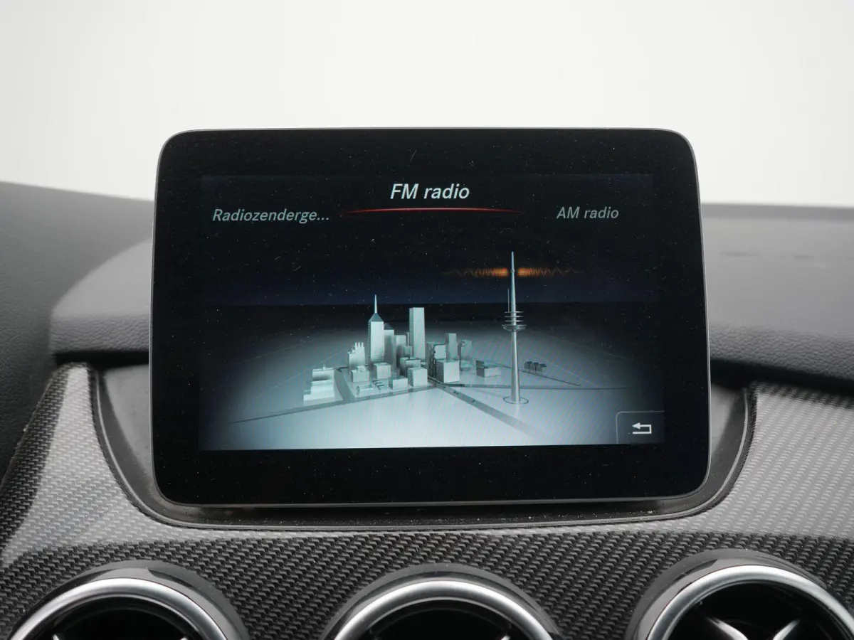 180 AMG Night Edition Plus AUTOMAAT | PANORAMADAK | TREKHAAK | AMG-PAKKET | NAVIGATIE | CAMERA | STOELVERWARMING | AIRCO | CRUISE | 12 MAANDEN BOVAG GARANTIE |