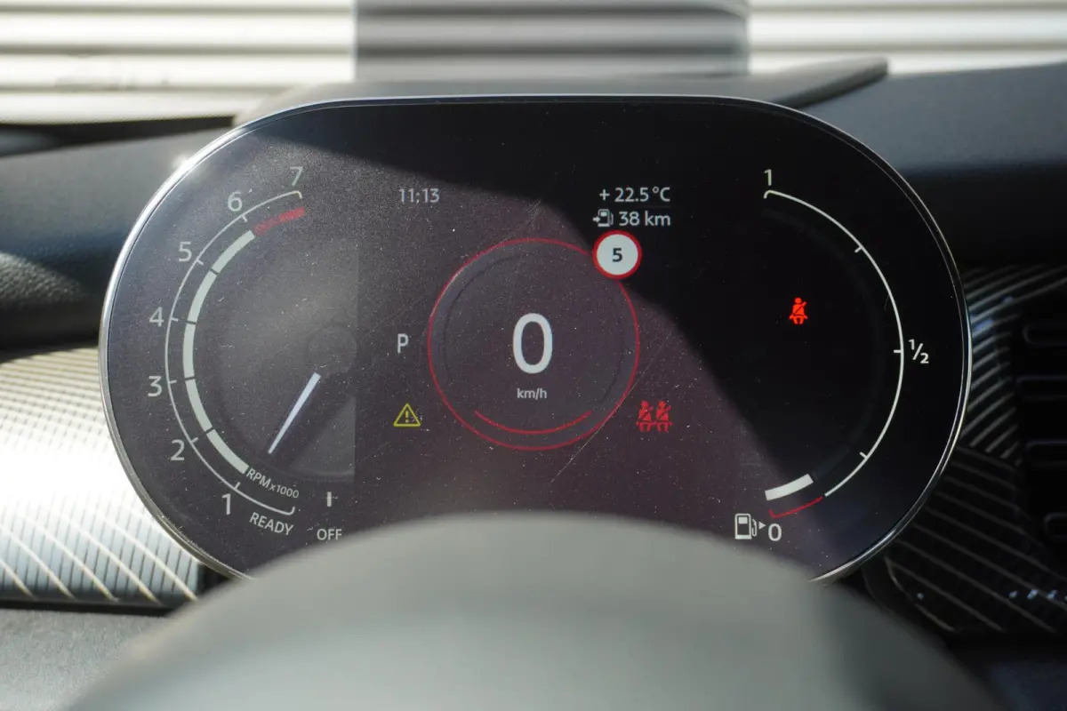 S | Resolute Edition | Stuurwielrand verwarmd | Harman-Kardon sound system | MINI Head-Up Display | Elektrisch verwarmde voorstoelen | Softtop MINI Yours