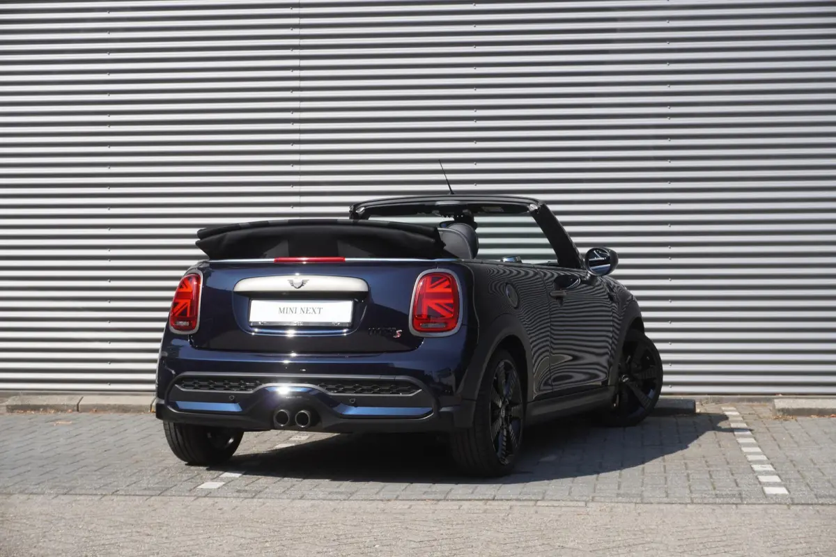 S | Resolute Edition | Stuurwielrand verwarmd | Harman-Kardon sound system | MINI Head-Up Display | Elektrisch verwarmde voorstoelen | Softtop MINI Yours