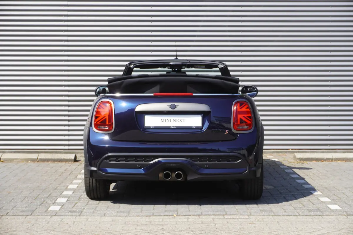 S | Resolute Edition | Stuurwielrand verwarmd | Harman-Kardon sound system | MINI Head-Up Display | Elektrisch verwarmde voorstoelen | Softtop MINI Yours