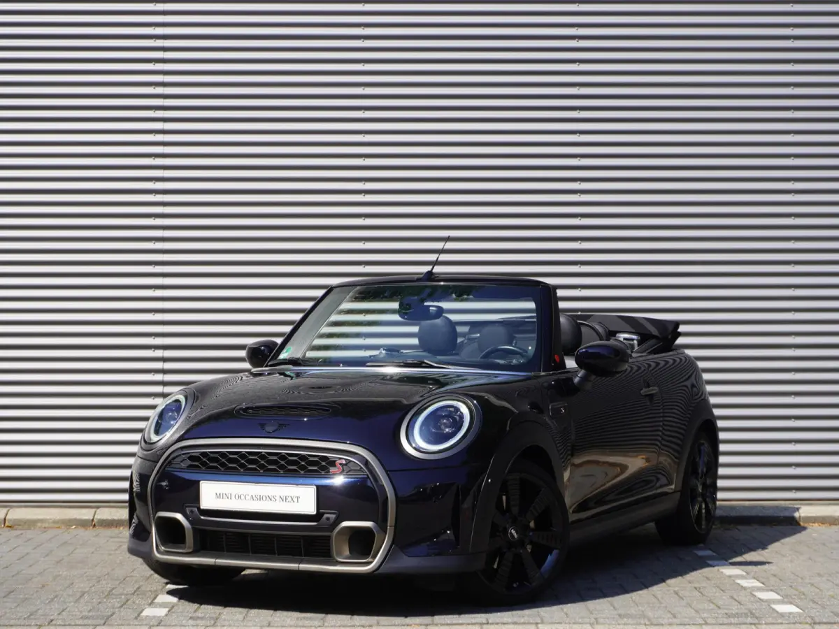 S | Resolute Edition | Stuurwielrand verwarmd | Harman-Kardon sound system | MINI Head-Up Display | Elektrisch verwarmde voorstoelen | Softtop MINI Yours