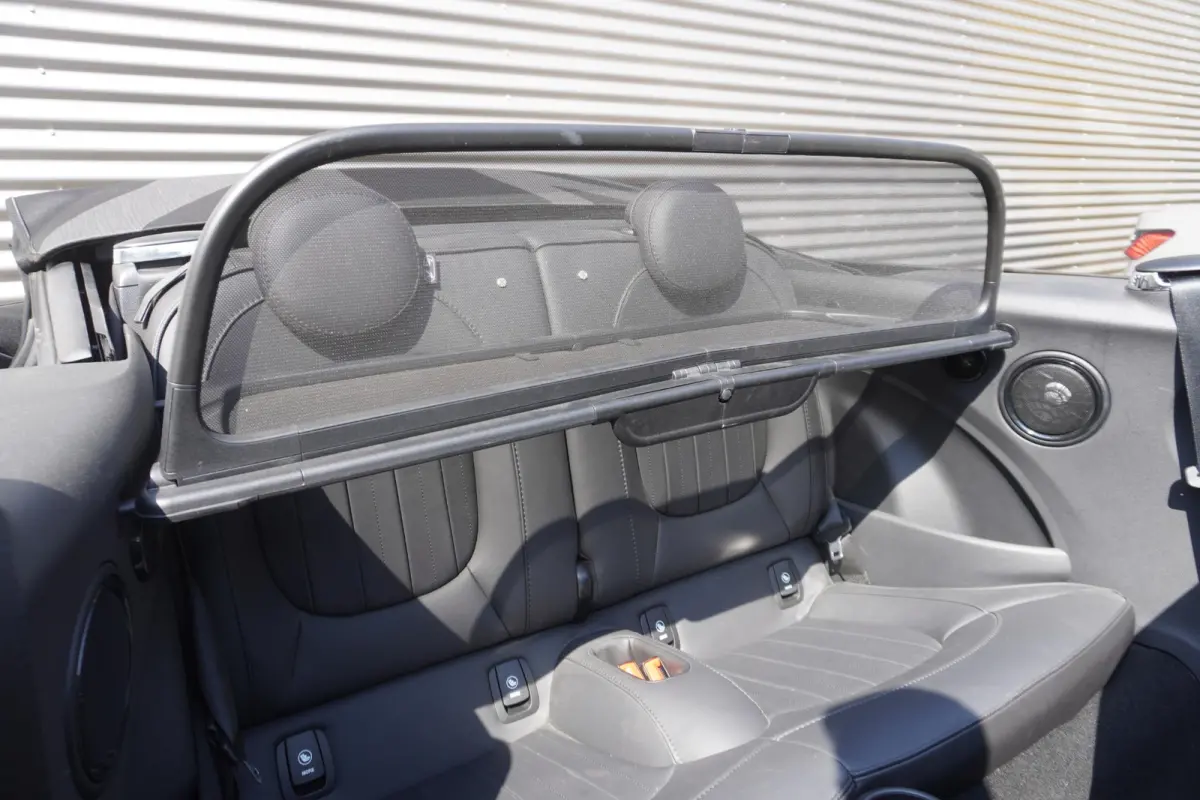 S | Resolute Edition | Stuurwielrand verwarmd | Harman-Kardon sound system | MINI Head-Up Display | Elektrisch verwarmde voorstoelen | Softtop MINI Yours
