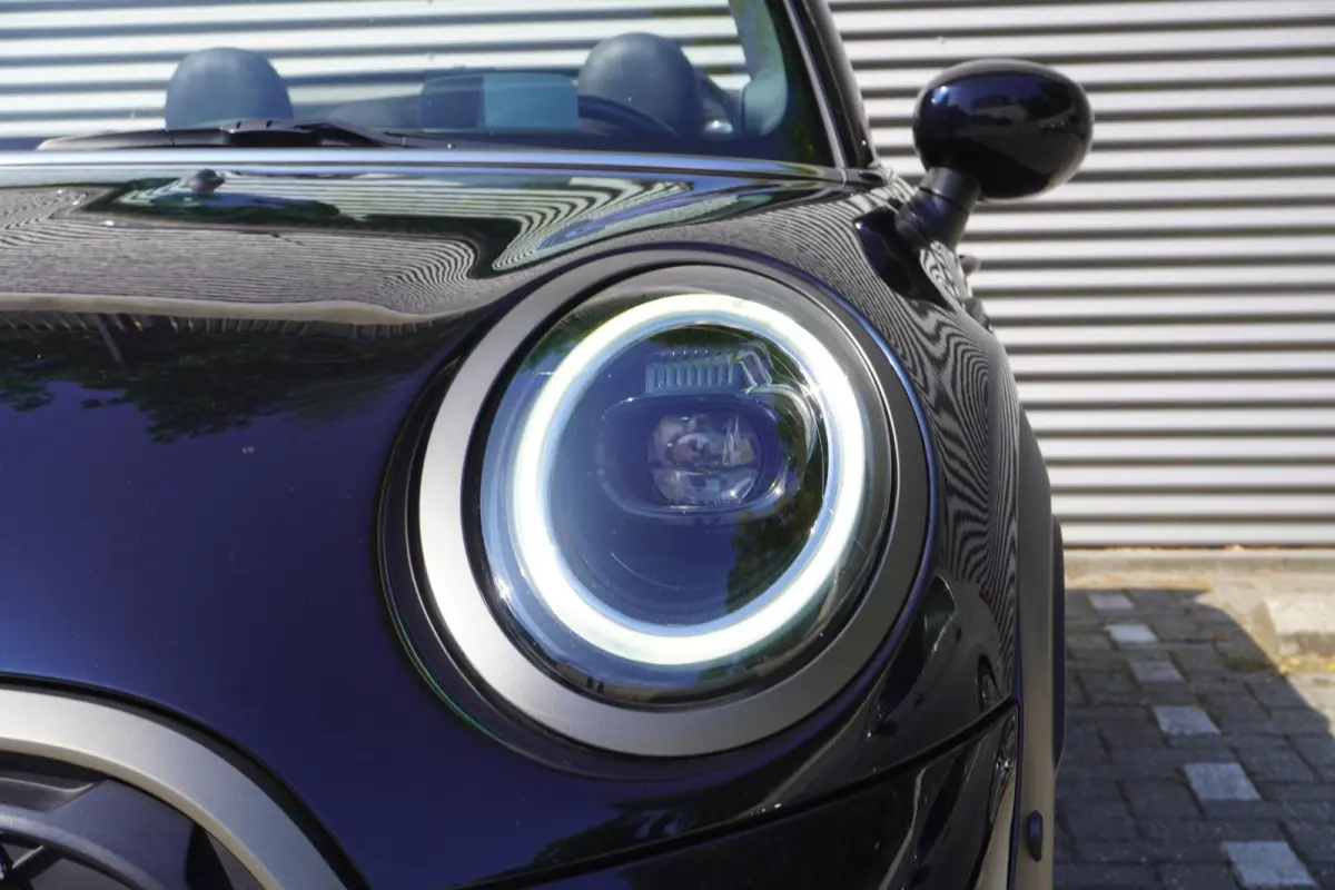 S | Resolute Edition | Stuurwielrand verwarmd | Harman-Kardon sound system | MINI Head-Up Display | Elektrisch verwarmde voorstoelen | Softtop MINI Yours