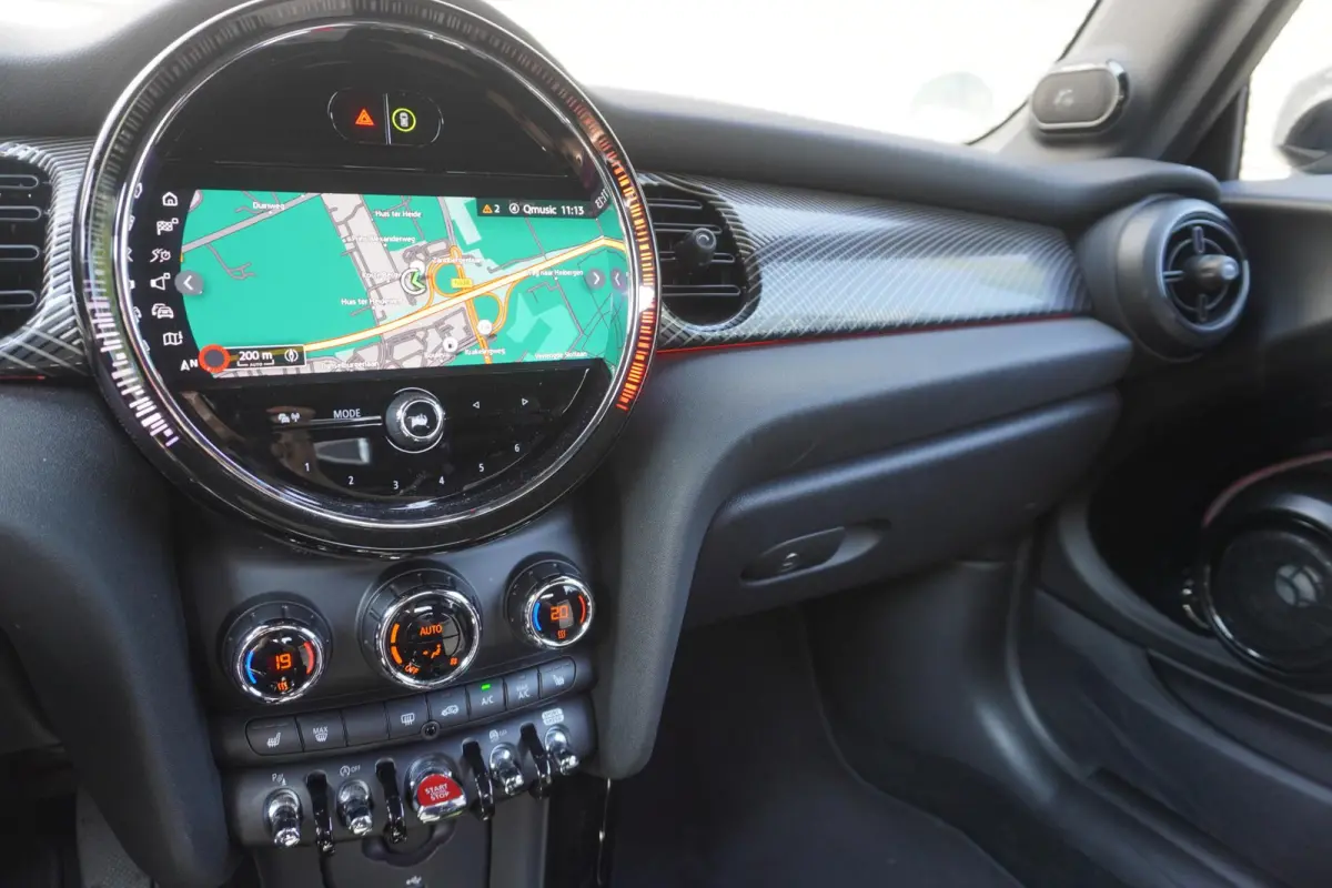 S | Resolute Edition | Stuurwielrand verwarmd | Harman-Kardon sound system | MINI Head-Up Display | Elektrisch verwarmde voorstoelen | Softtop MINI Yours
