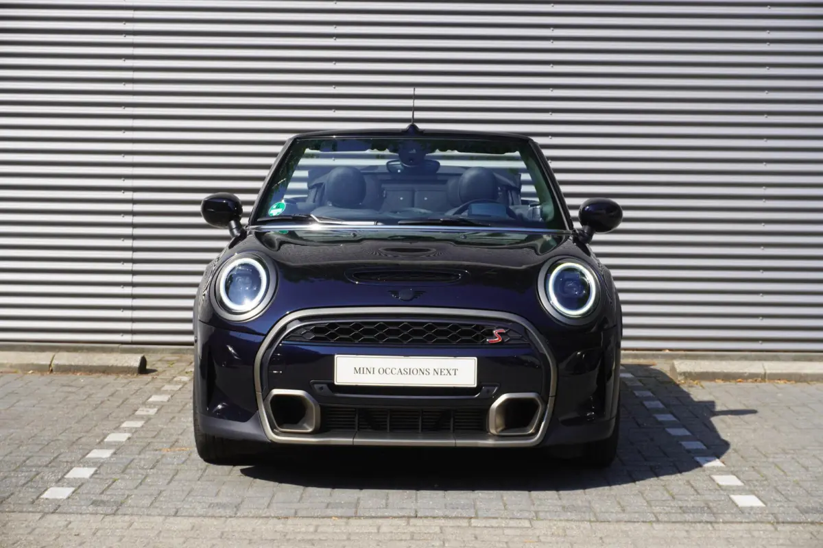 S | Resolute Edition | Stuurwielrand verwarmd | Harman-Kardon sound system | MINI Head-Up Display | Elektrisch verwarmde voorstoelen | Softtop MINI Yours