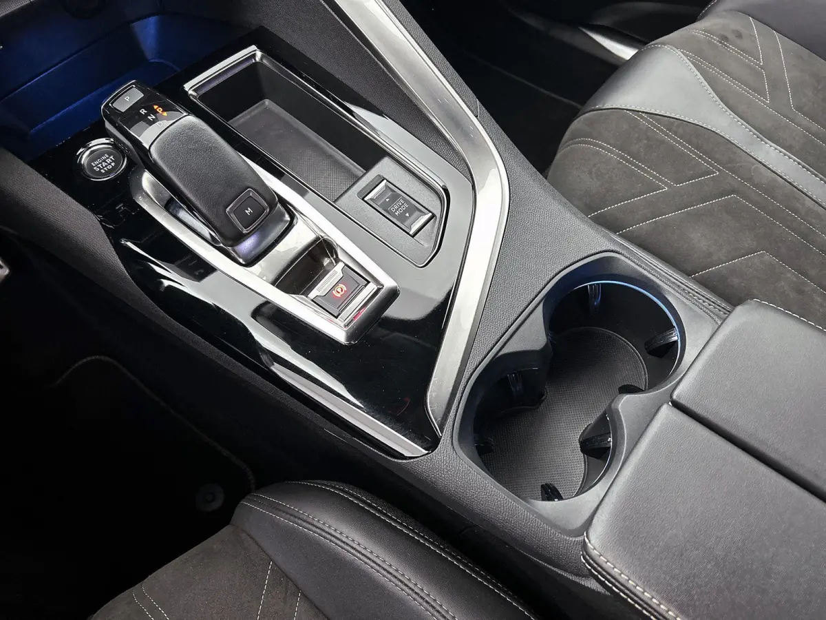 SUV GT Pack Business 130pk Automaat | 7 Zitplaatsen | Navigatie | Rondomzichtcamera | Focal Premium HiFi | Handsfree achterklep | Full Led koplampen | Adaptieve Cruise Control | Climate Cont