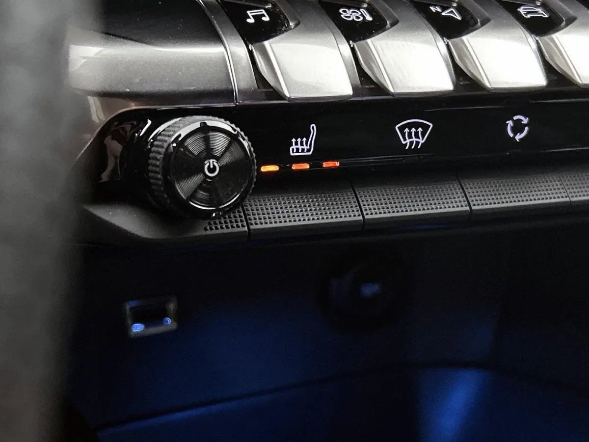 SUV GT Pack Business 130pk Automaat | 7 Zitplaatsen | Navigatie | Rondomzichtcamera | Focal Premium HiFi | Handsfree achterklep | Full Led koplampen | Adaptieve Cruise Control | Climate Cont