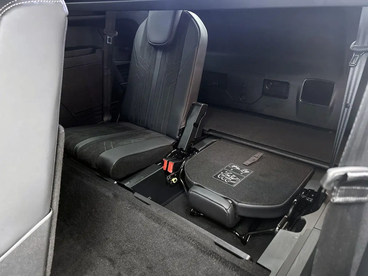 SUV GT Pack Business 130pk Automaat | 7 Zitplaatsen | Navigatie | Rondomzichtcamera | Focal Premium HiFi | Handsfree achterklep | Full Led koplampen | Adaptieve Cruise Control | Climate Cont