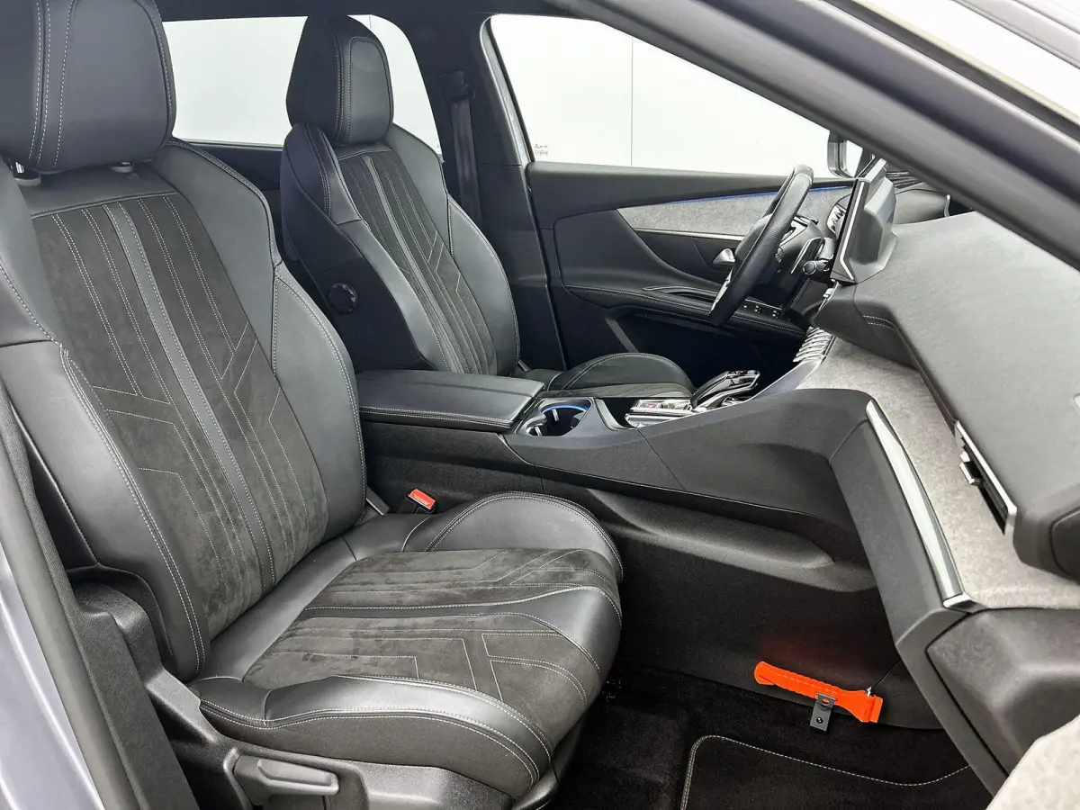 SUV GT Pack Business 130pk Automaat | 7 Zitplaatsen | Navigatie | Rondomzichtcamera | Focal Premium HiFi | Handsfree achterklep | Full Led koplampen | Adaptieve Cruise Control | Climate Cont