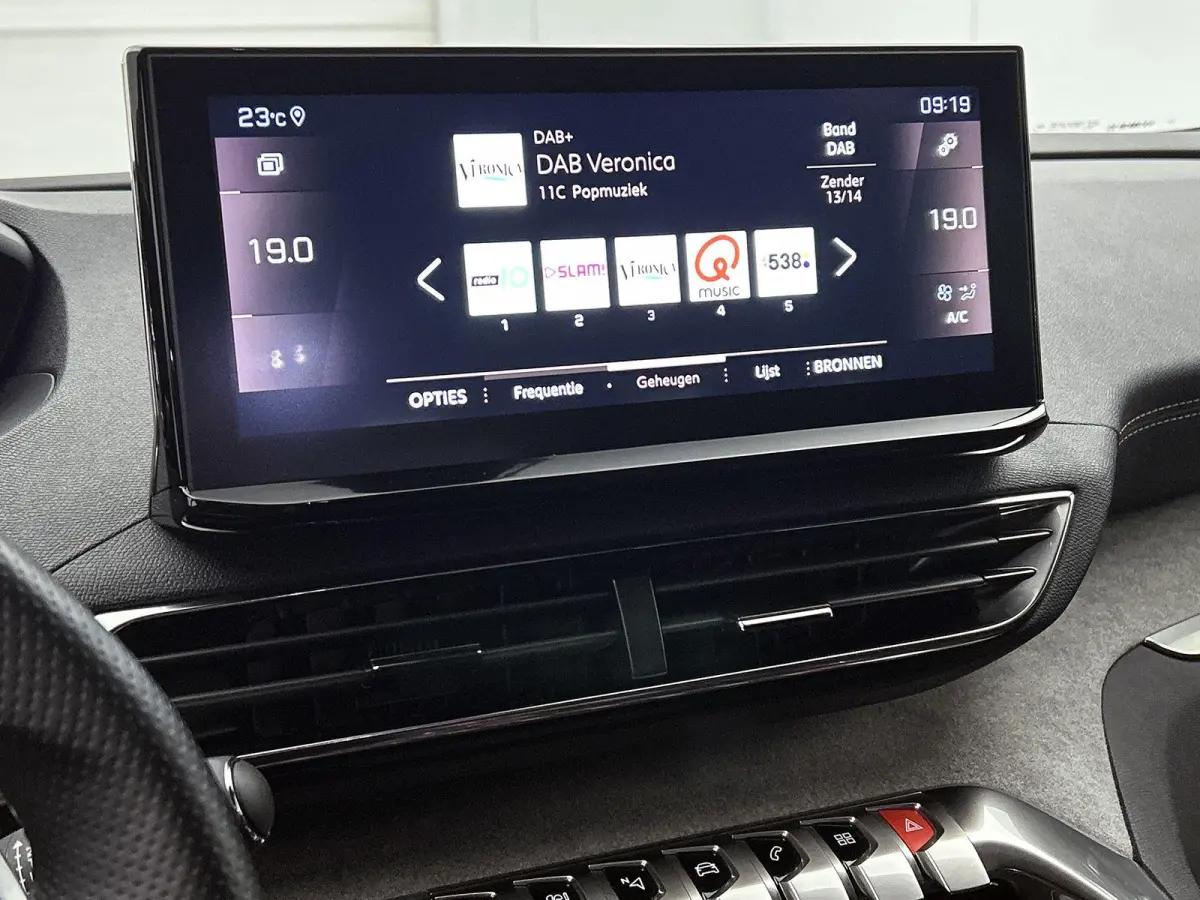 SUV GT Pack Business 130pk Automaat | 7 Zitplaatsen | Navigatie | Rondomzichtcamera | Focal Premium HiFi | Handsfree achterklep | Full Led koplampen | Adaptieve Cruise Control | Climate Cont