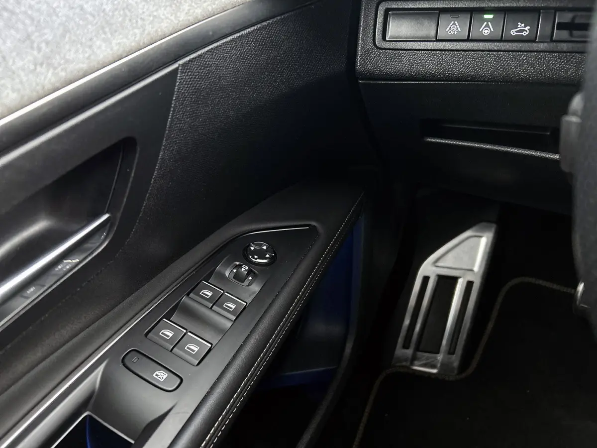 SUV GT Pack Business 130pk Automaat | 7 Zitplaatsen | Navigatie | Rondomzichtcamera | Focal Premium HiFi | Handsfree achterklep | Full Led koplampen | Adaptieve Cruise Control | Climate Cont