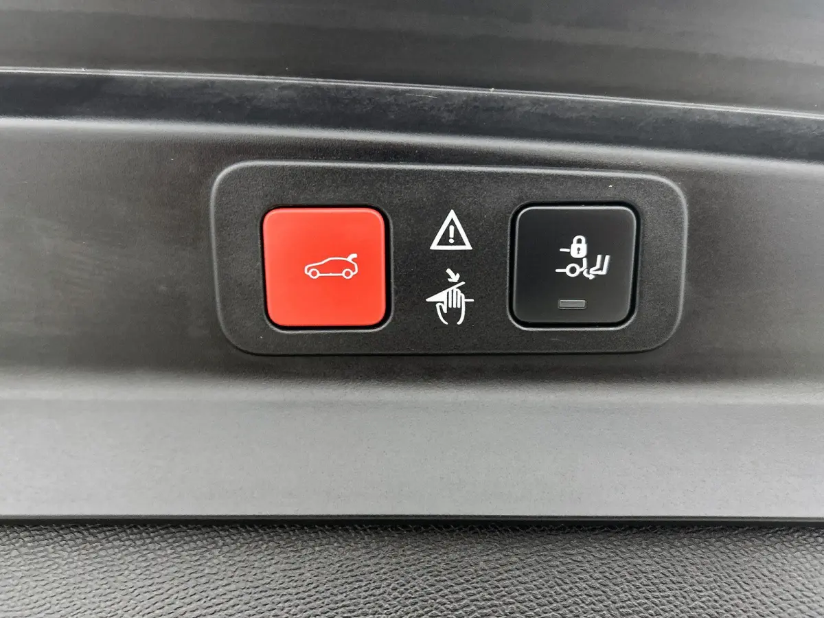 SUV GT Pack Business 130pk Automaat | 7 Zitplaatsen | Navigatie | Rondomzichtcamera | Focal Premium HiFi | Handsfree achterklep | Full Led koplampen | Adaptieve Cruise Control | Climate Cont