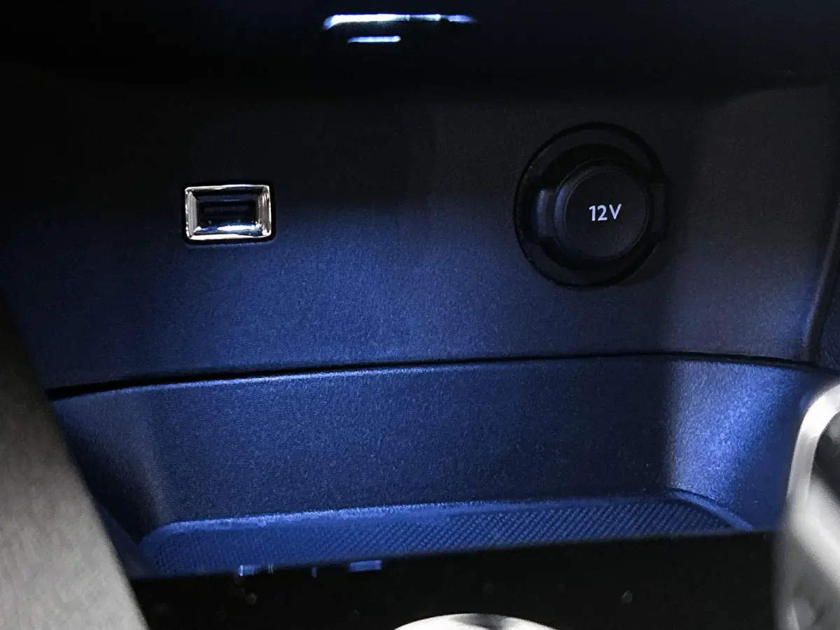 SUV GT Pack Business 130pk Automaat | 7 Zitplaatsen | Navigatie | Rondomzichtcamera | Focal Premium HiFi | Handsfree achterklep | Full Led koplampen | Adaptieve Cruise Control | Climate Cont