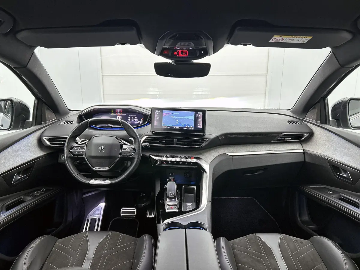 SUV GT Pack Business 130pk Automaat | 7 Zitplaatsen | Navigatie | Rondomzichtcamera | Focal Premium HiFi | Handsfree achterklep | Full Led koplampen | Adaptieve Cruise Control | Climate Cont