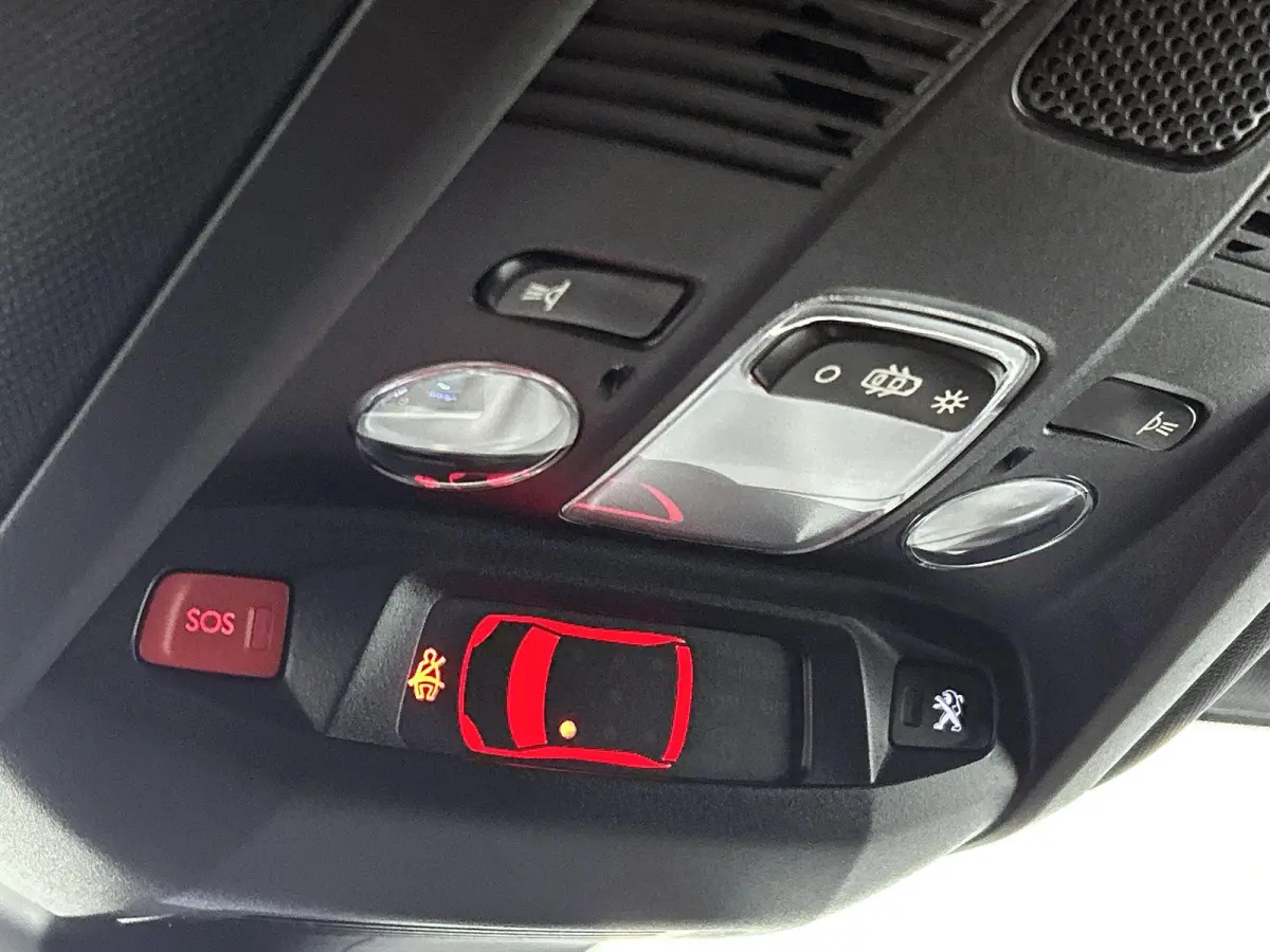 SUV GT Pack Business 130pk Automaat | 7 Zitplaatsen | Navigatie | Rondomzichtcamera | Focal Premium HiFi | Handsfree achterklep | Full Led koplampen | Adaptieve Cruise Control | Climate Cont