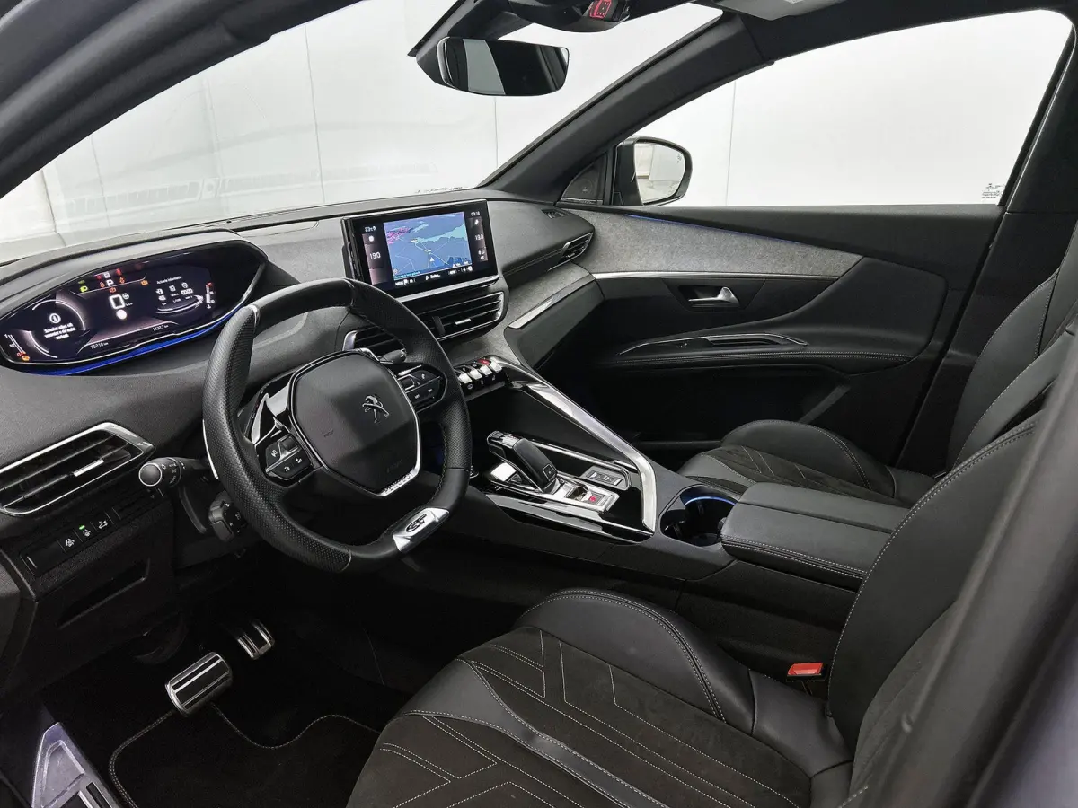 SUV GT Pack Business 130pk Automaat | 7 Zitplaatsen | Navigatie | Rondomzichtcamera | Focal Premium HiFi | Handsfree achterklep | Full Led koplampen | Adaptieve Cruise Control | Climate Cont