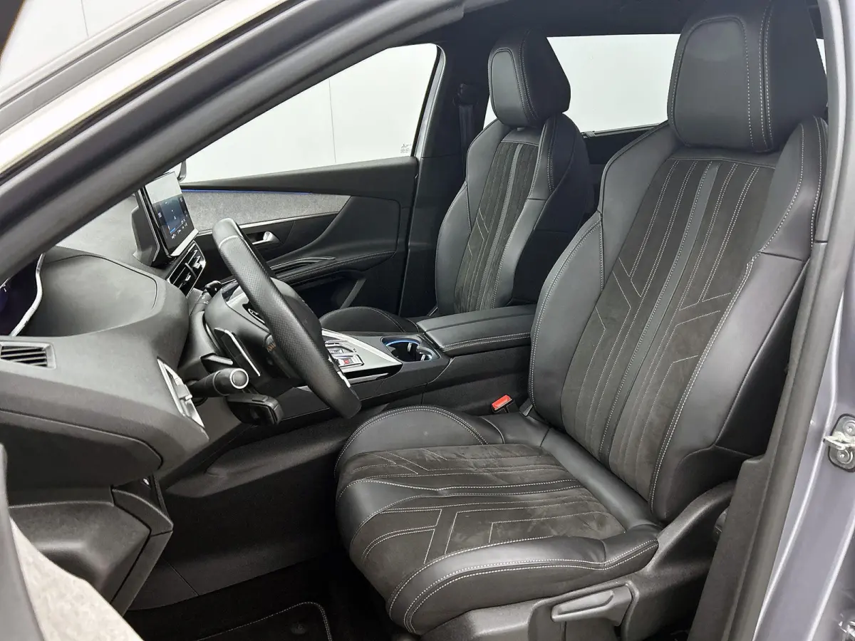 SUV GT Pack Business 130pk Automaat | 7 Zitplaatsen | Navigatie | Rondomzichtcamera | Focal Premium HiFi | Handsfree achterklep | Full Led koplampen | Adaptieve Cruise Control | Climate Cont