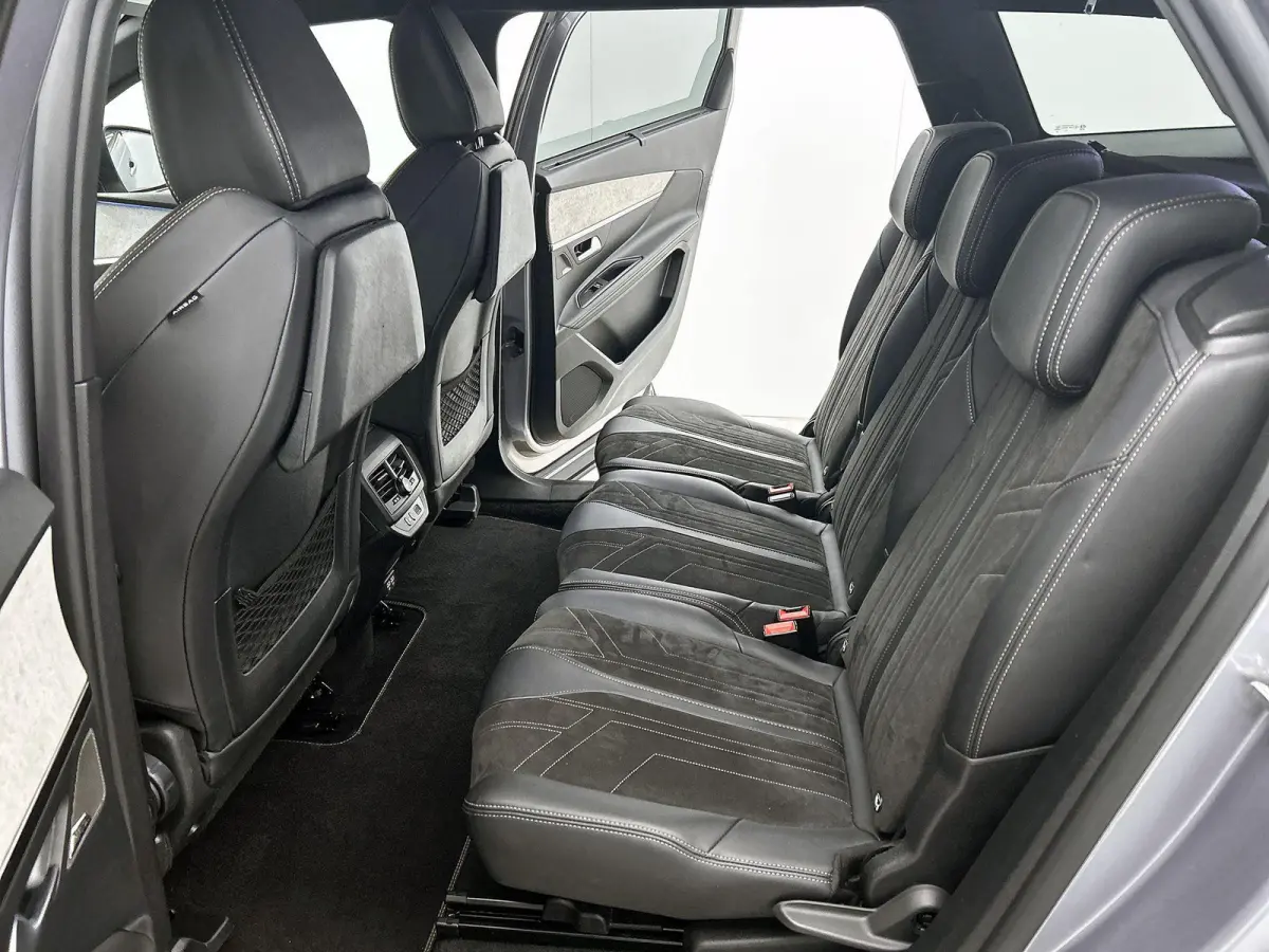SUV GT Pack Business 130pk Automaat | 7 Zitplaatsen | Navigatie | Rondomzichtcamera | Focal Premium HiFi | Handsfree achterklep | Full Led koplampen | Adaptieve Cruise Control | Climate Cont