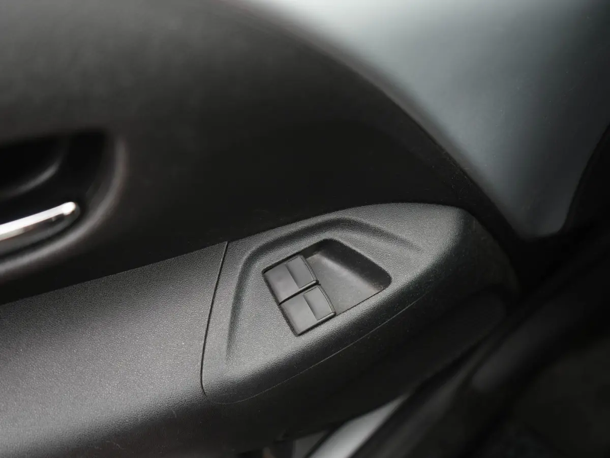 1.0 VVT-i x-wave SCHUIFDAK | ACHTERUITRIJCAMERA | NAVIGATIE | APPLE CARPLAY | TREKHAAK | CRUISE | AIRCO | BLUETOOTH |12 MAANDEN BOVAG GARANTIE |