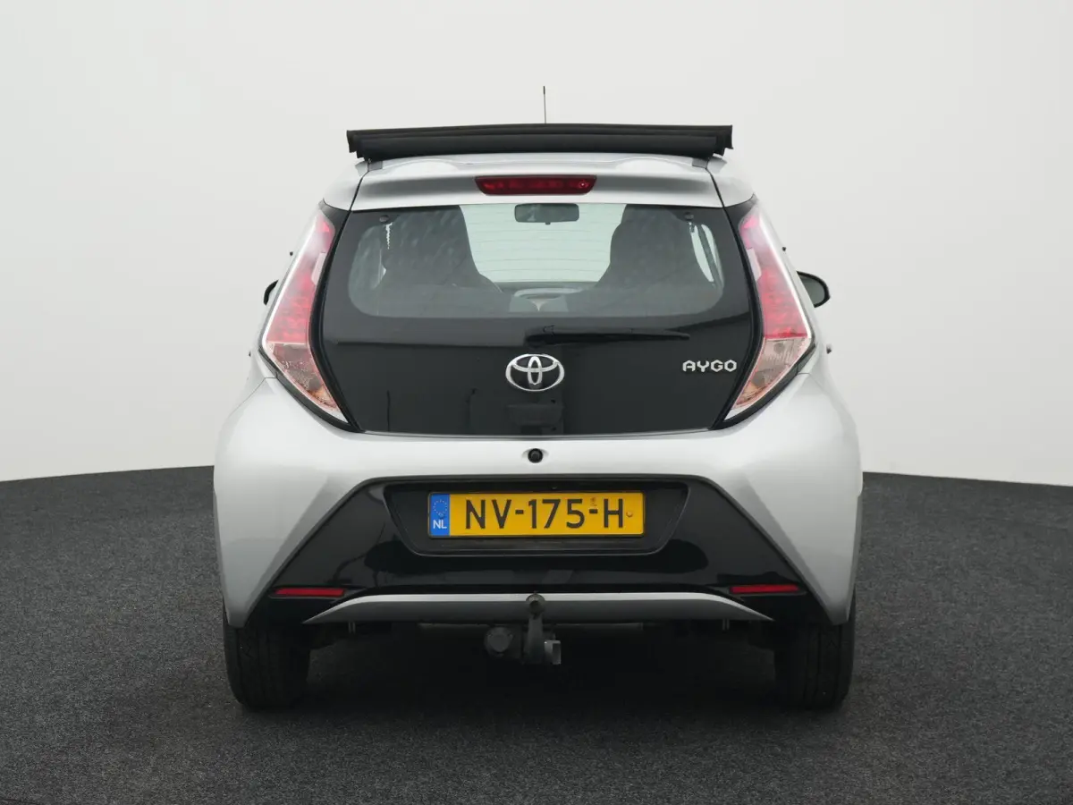 1.0 VVT-i x-wave SCHUIFDAK | ACHTERUITRIJCAMERA | NAVIGATIE | APPLE CARPLAY | TREKHAAK | CRUISE | AIRCO | BLUETOOTH |12 MAANDEN BOVAG GARANTIE |