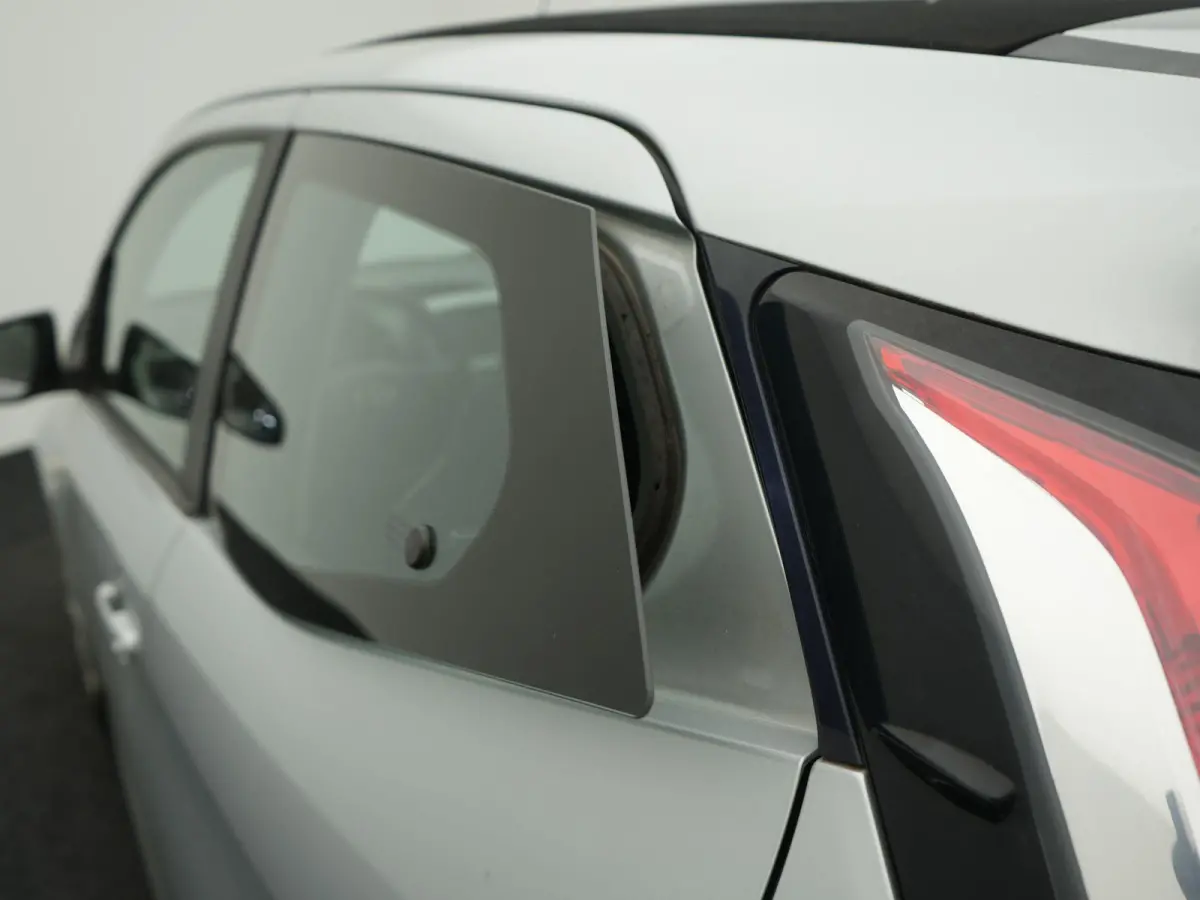1.0 VVT-i x-wave SCHUIFDAK | ACHTERUITRIJCAMERA | NAVIGATIE | APPLE CARPLAY | TREKHAAK | CRUISE | AIRCO | BLUETOOTH |12 MAANDEN BOVAG GARANTIE |