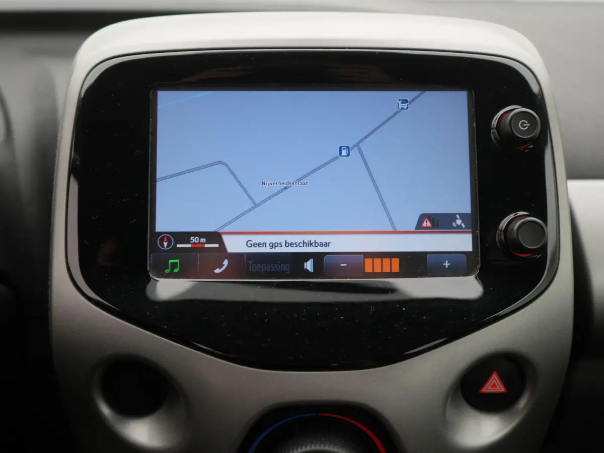 1.0 VVT-i x-wave SCHUIFDAK | ACHTERUITRIJCAMERA | NAVIGATIE | APPLE CARPLAY | TREKHAAK | CRUISE | AIRCO | BLUETOOTH |12 MAANDEN BOVAG GARANTIE |