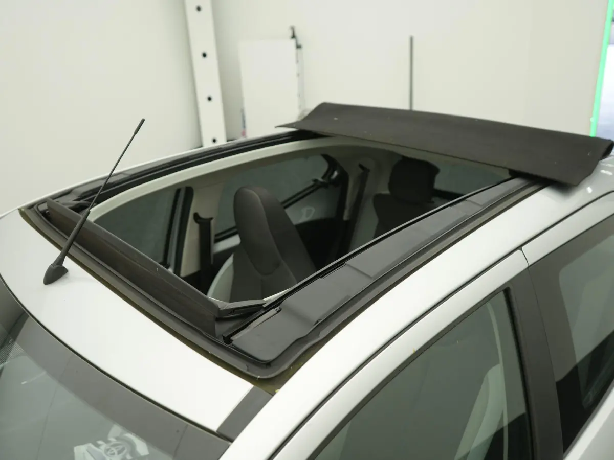 1.0 VVT-i x-wave SCHUIFDAK | ACHTERUITRIJCAMERA | NAVIGATIE | APPLE CARPLAY | TREKHAAK | CRUISE | AIRCO | BLUETOOTH |12 MAANDEN BOVAG GARANTIE |