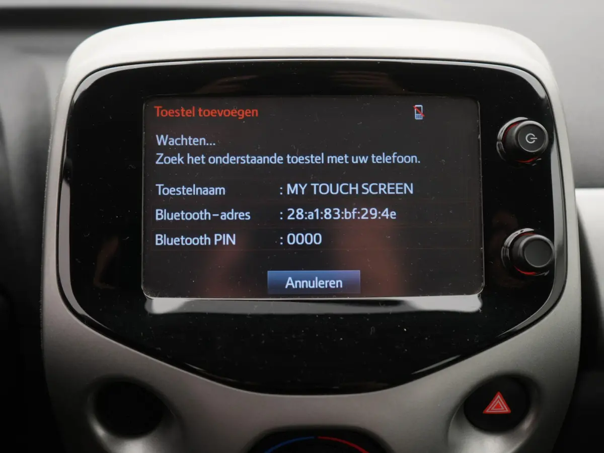 1.0 VVT-i x-wave SCHUIFDAK | ACHTERUITRIJCAMERA | NAVIGATIE | APPLE CARPLAY | TREKHAAK | CRUISE | AIRCO | BLUETOOTH |12 MAANDEN BOVAG GARANTIE |