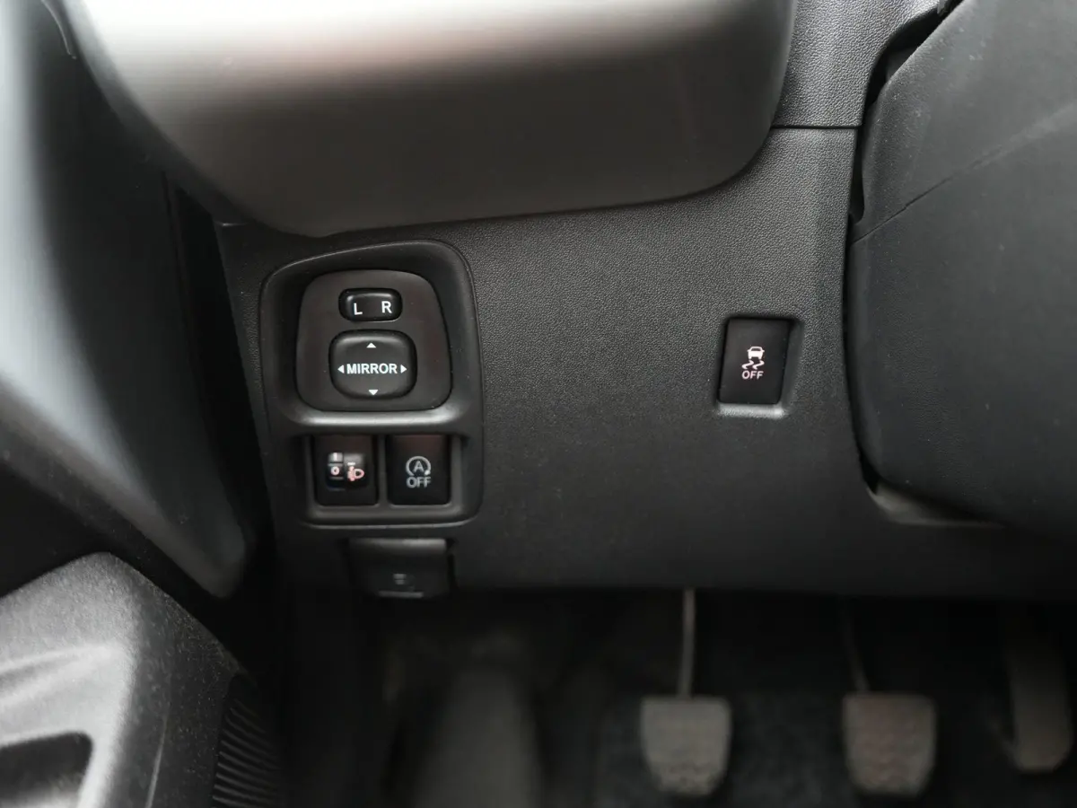 1.0 VVT-i x-wave SCHUIFDAK | ACHTERUITRIJCAMERA | NAVIGATIE | APPLE CARPLAY | TREKHAAK | CRUISE | AIRCO | BLUETOOTH |12 MAANDEN BOVAG GARANTIE |