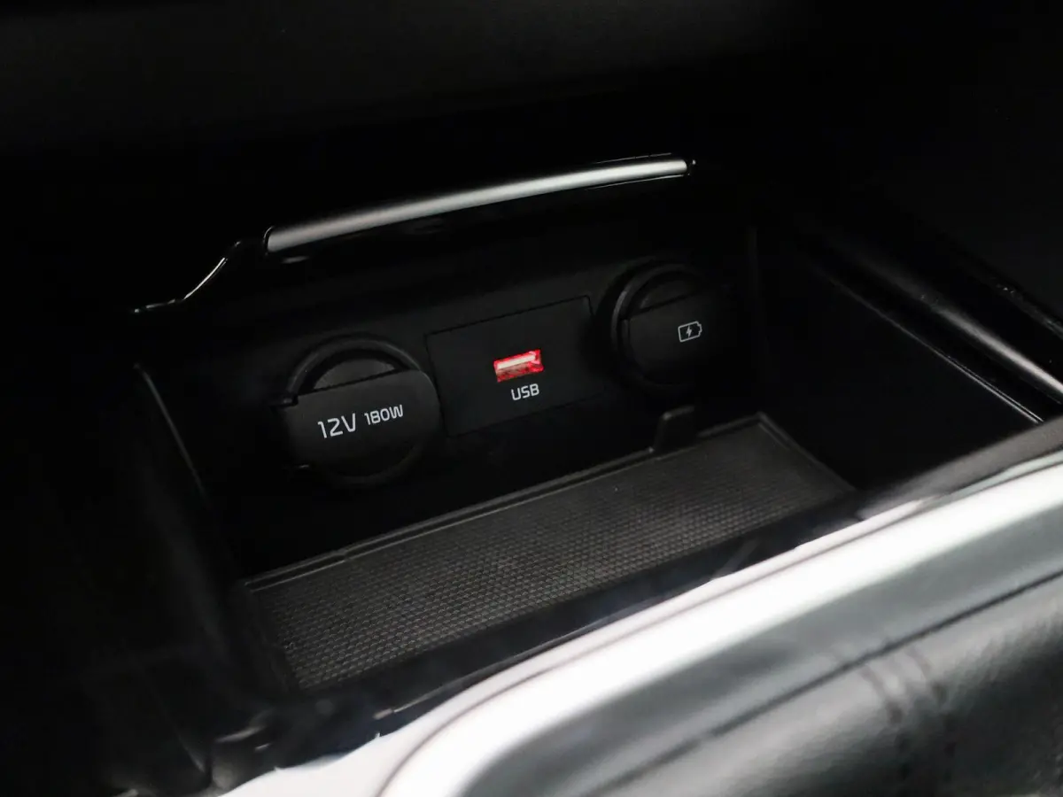 1.0 T-GDi DynamicLine Nederlands Voertuig | Apple Carplay | Android Auto | Cruise Control | Achteruitrij Camera | Dakrails | Lichtmetalen Velgen | Lane Assist