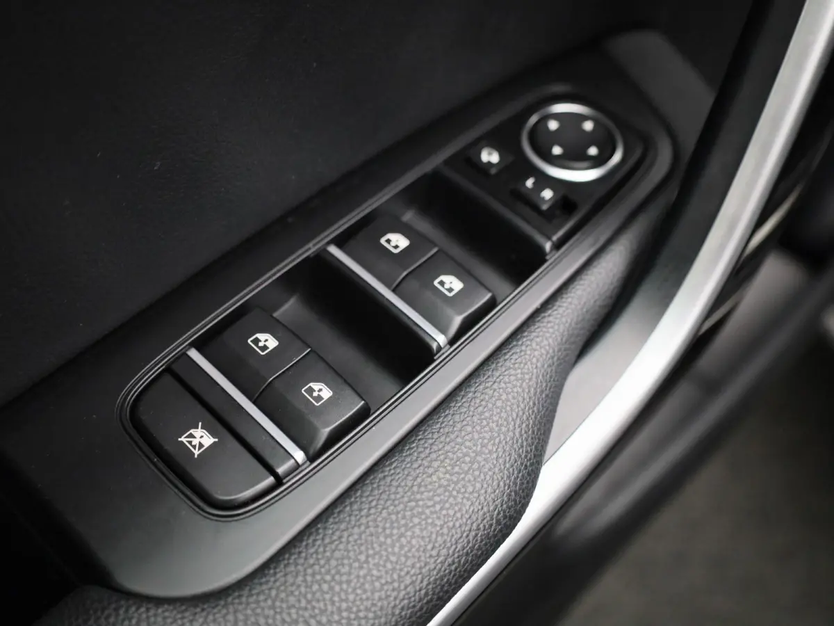 1.0 T-GDi DynamicLine Nederlands Voertuig | Apple Carplay | Android Auto | Cruise Control | Achteruitrij Camera | Dakrails | Lichtmetalen Velgen | Lane Assist