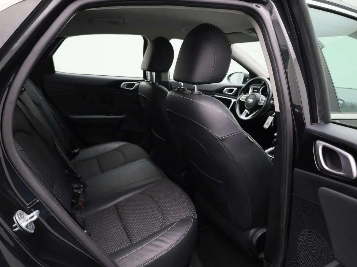1.0 T-GDi DynamicLine Nederlands Voertuig | Apple Carplay | Android Auto | Cruise Control | Achteruitrij Camera | Dakrails | Lichtmetalen Velgen | Lane Assist