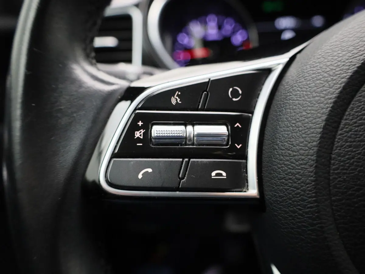 1.0 T-GDi DynamicLine Nederlands Voertuig | Apple Carplay | Android Auto | Cruise Control | Achteruitrij Camera | Dakrails | Lichtmetalen Velgen | Lane Assist