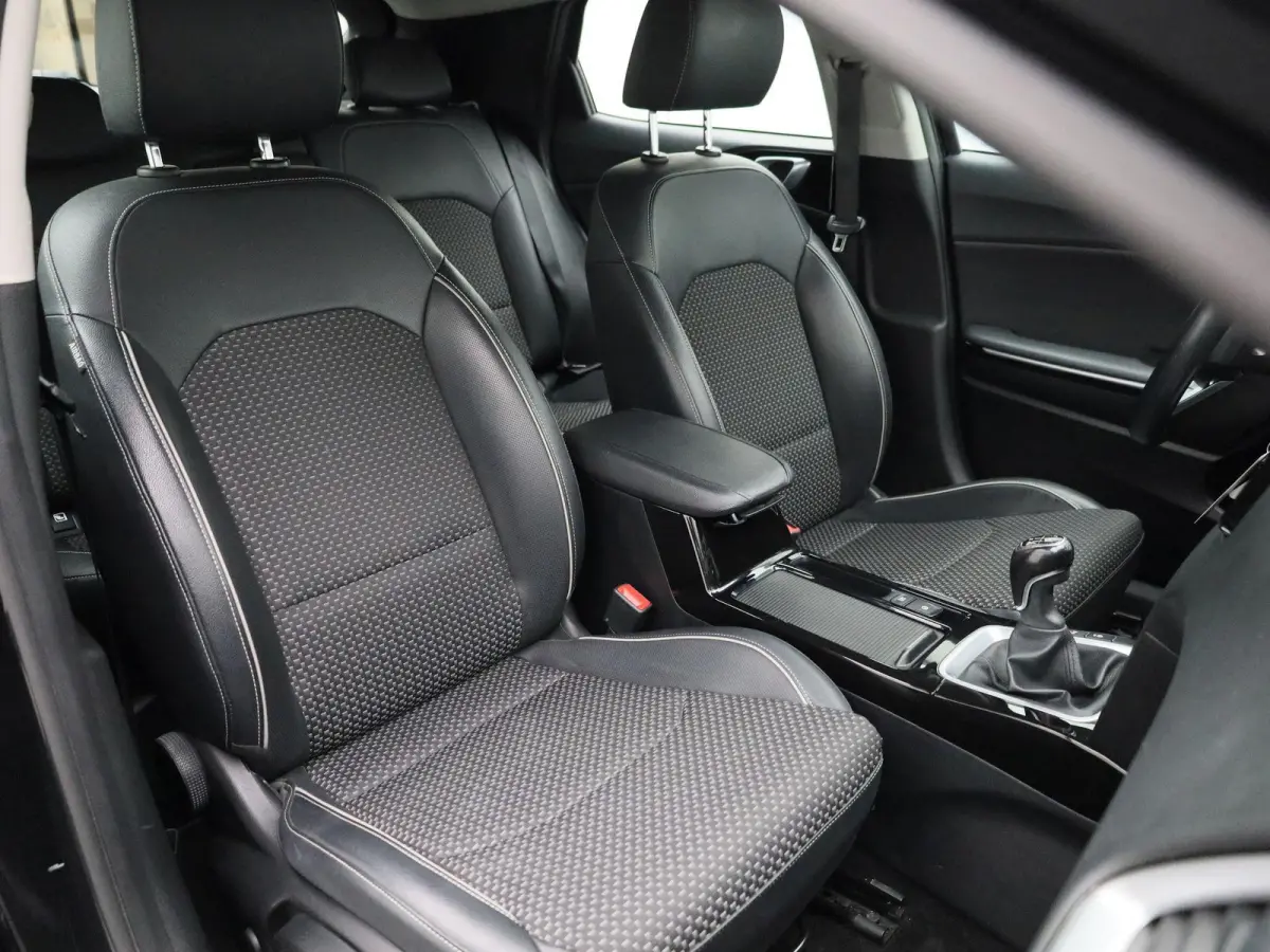 1.0 T-GDi DynamicLine Nederlands Voertuig | Apple Carplay | Android Auto | Cruise Control | Achteruitrij Camera | Dakrails | Lichtmetalen Velgen | Lane Assist