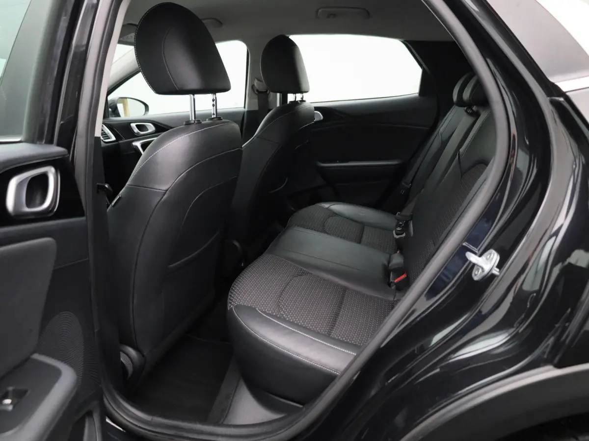 1.0 T-GDi DynamicLine Nederlands Voertuig | Apple Carplay | Android Auto | Cruise Control | Achteruitrij Camera | Dakrails | Lichtmetalen Velgen | Lane Assist