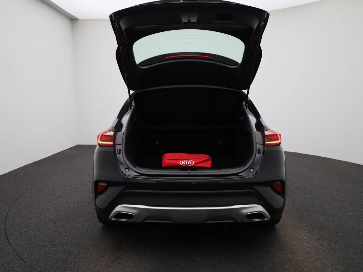 1.0 T-GDi DynamicLine Airco | Bluetooth | Buitenspiegels Elektrisch Inklapbaar | Cruise Control | Dakrails | LED Koplampen | Lederen Stuurwiel | Lichtmetalen Velgen | Navigatiesysteem | Stuu