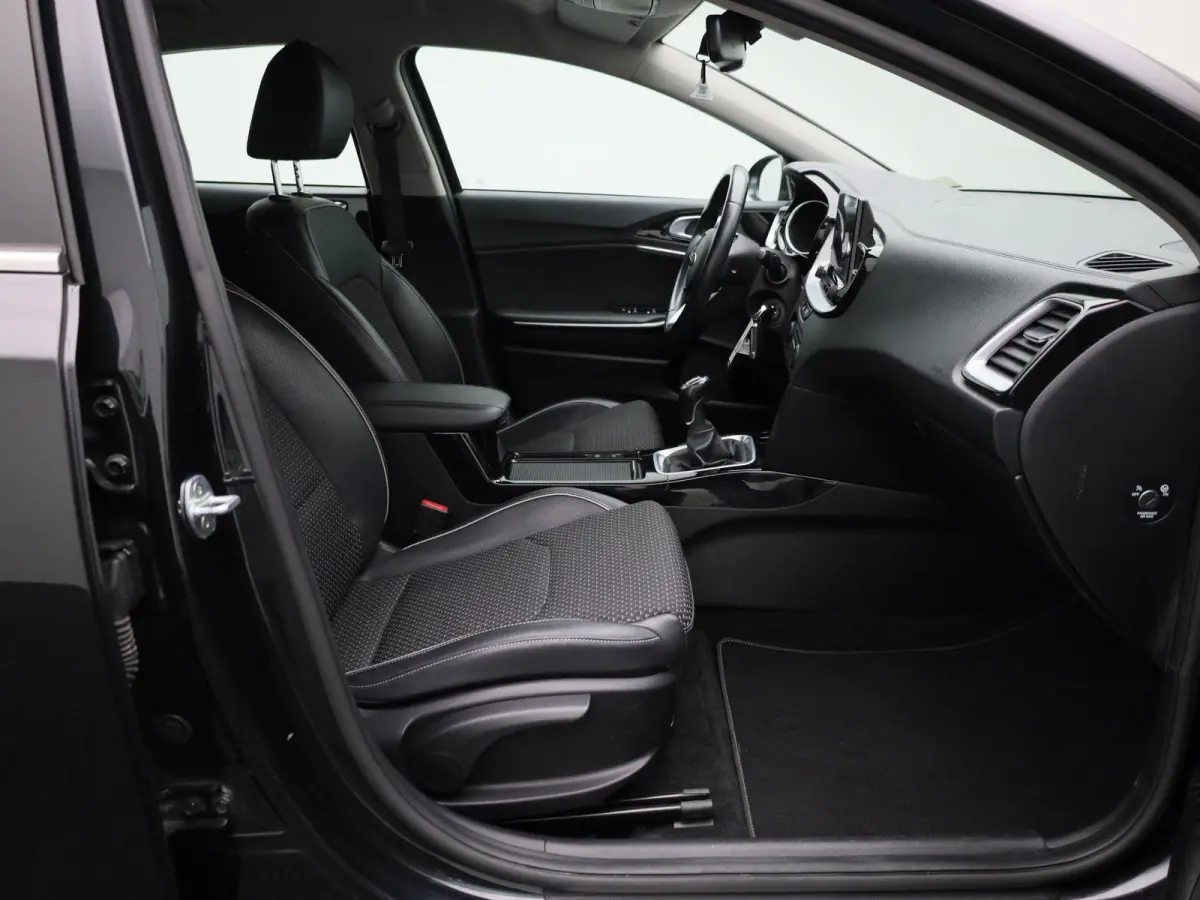 1.0 T-GDi DynamicLine Nederlands Voertuig | Apple Carplay | Android Auto | Cruise Control | Achteruitrij Camera | Dakrails | Lichtmetalen Velgen | Lane Assist