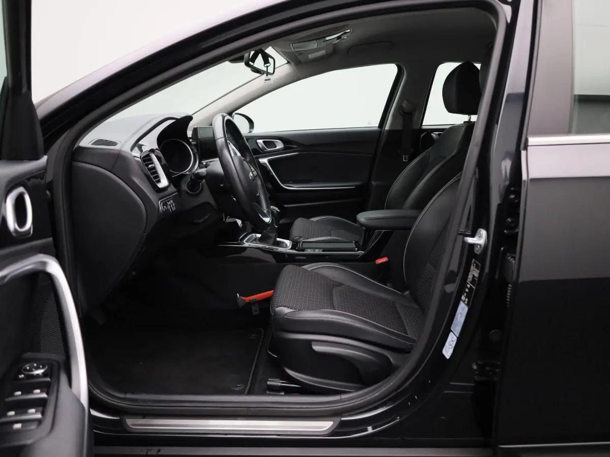1.0 T-GDi DynamicLine Nederlands Voertuig | Apple Carplay | Android Auto | Cruise Control | Achteruitrij Camera | Dakrails | Lichtmetalen Velgen | Lane Assist