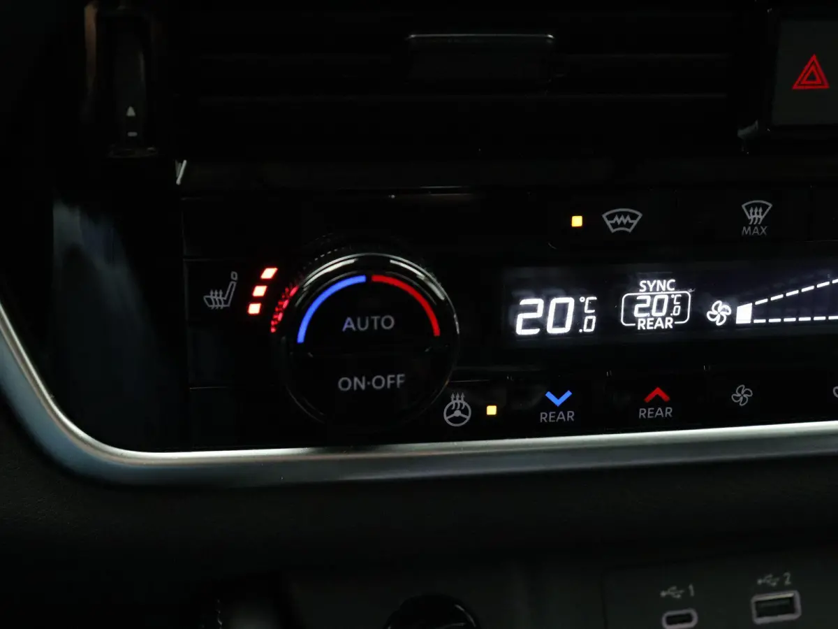 1.5 e-4orce Tekna 4WD | Leder | Stoel & Stuurverwarming | 4WD | 1800kg trekgewicht | Carplay |