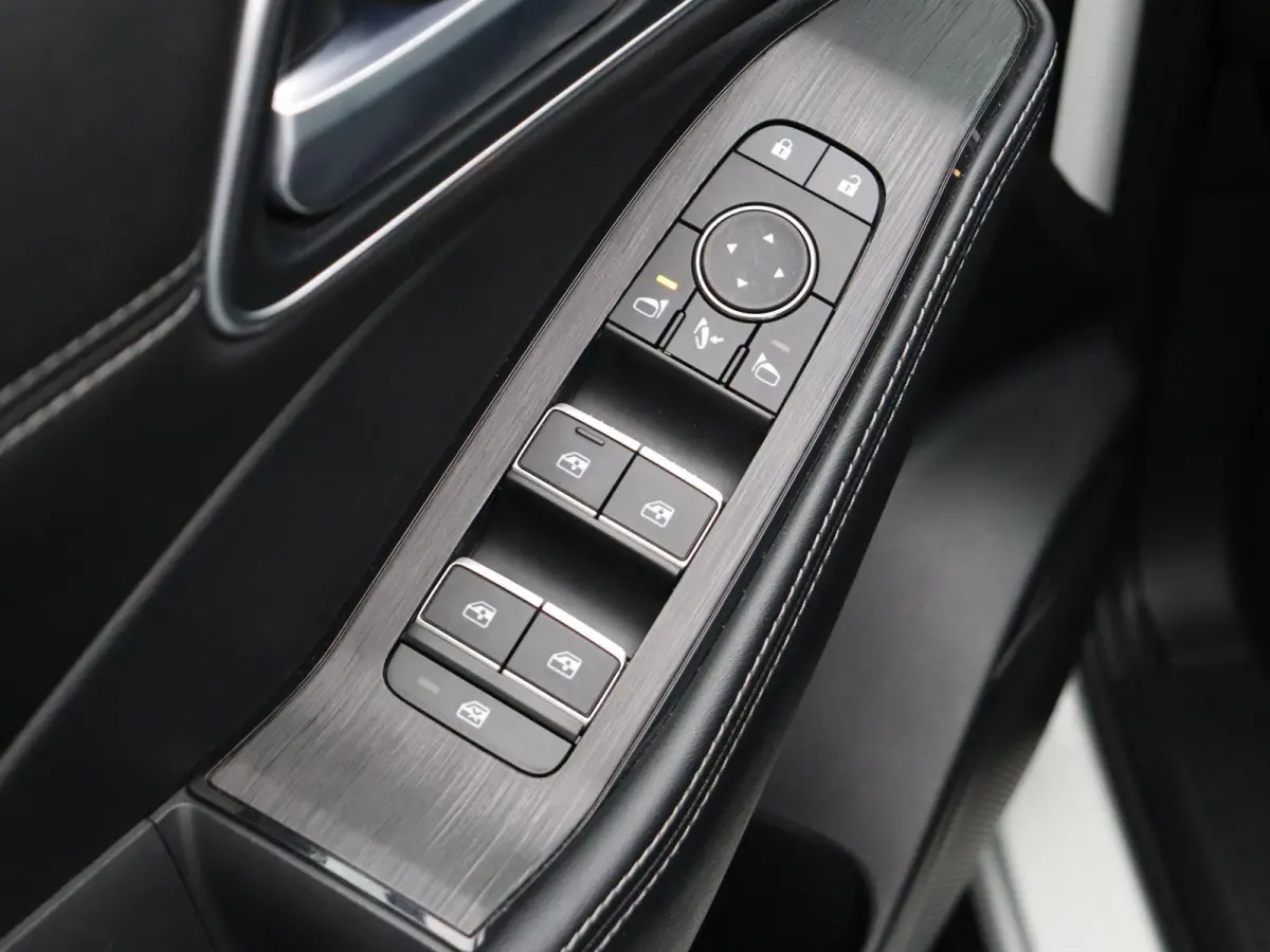 1.5 e-4orce Tekna 4WD | Leder | Stoel & Stuurverwarming | 4WD | 1800kg trekgewicht | Carplay |