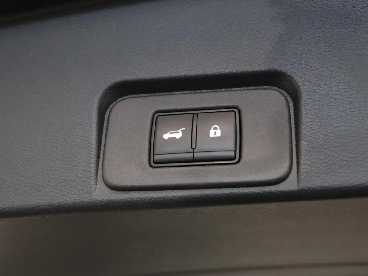1.5 e-4orce Tekna 4WD | Leder | Stoel & Stuurverwarming | 4WD | 1800kg trekgewicht | Carplay |