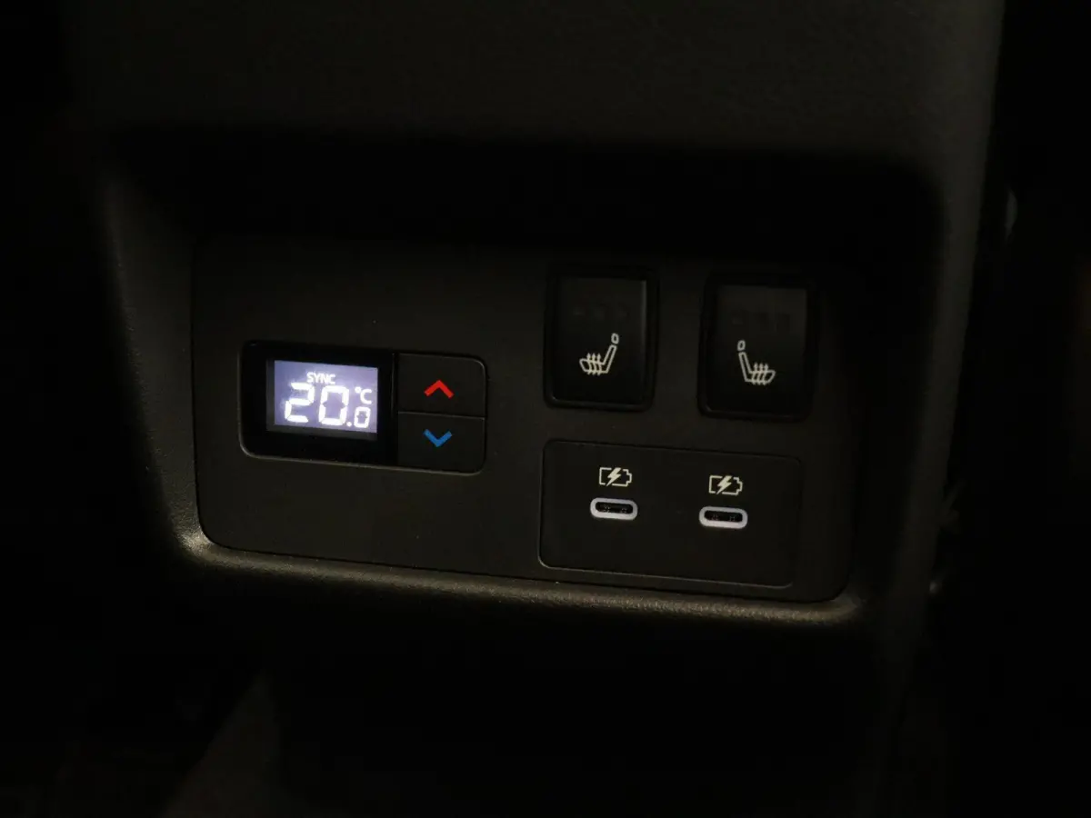 1.5 e-4orce Tekna 4WD | Leder | Stoel & Stuurverwarming | 4WD | 1800kg trekgewicht | Carplay |