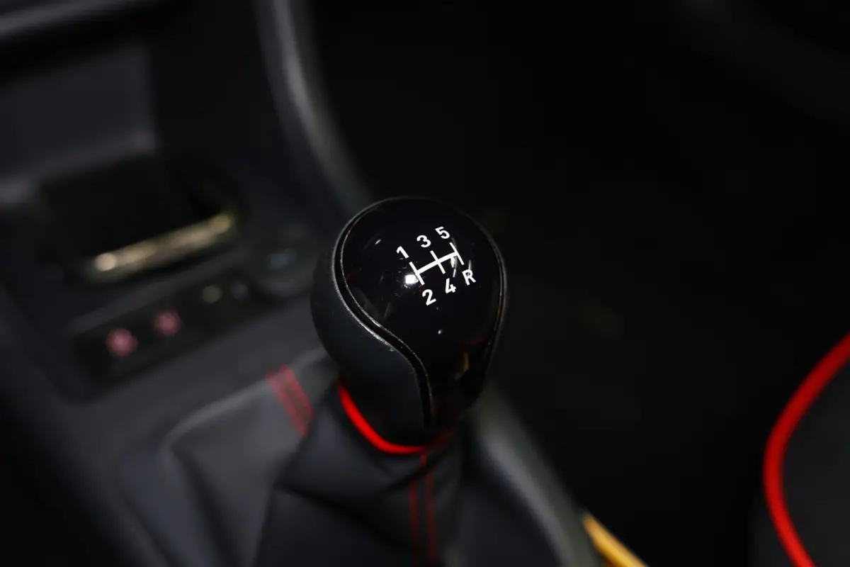 1.0 Sport FR Line AIRCO LM VELGEN BLUTOOTH FR-LINE PDC ACHTER "17
