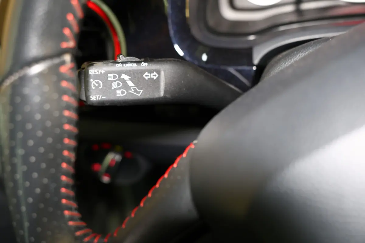 1.0 Sport FR Line AIRCO LM VELGEN BLUTOOTH FR-LINE PDC ACHTER "17
